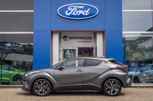 Toyota C-HR (2019) thumbnail 5