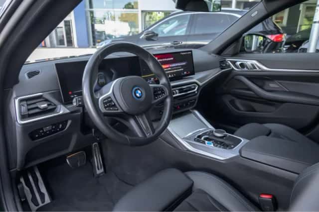 BMW i4 (2024) thumbnail 2