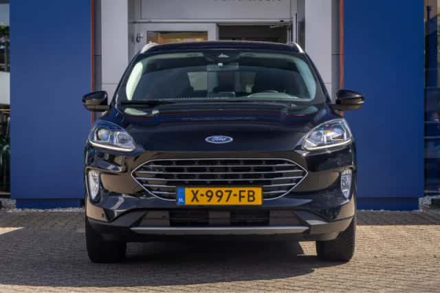 Ford Kuga (2023) thumbnail 3
