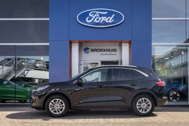 Ford Kuga (2023) thumbnail 4