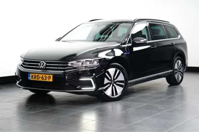 Volkswagen Passat (2022) thumbnail 1