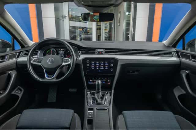 Volkswagen Passat (2022) thumbnail 2