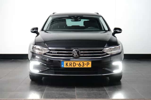 Volkswagen Passat (2022) thumbnail 2