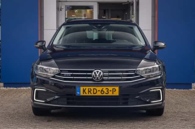 Volkswagen Passat (2022) thumbnail 3