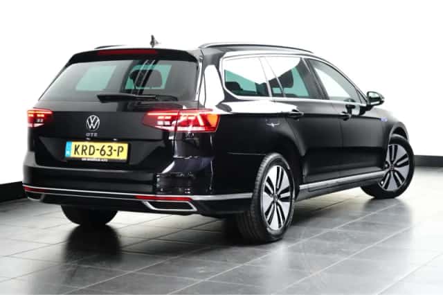 Volkswagen Passat (2022) thumbnail 4