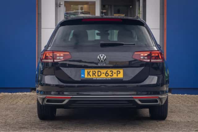 Volkswagen Passat (2022) thumbnail 4