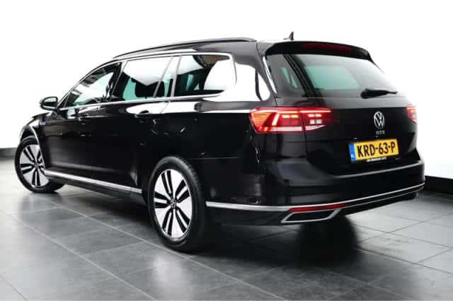 Volkswagen Passat (2022) thumbnail 5
