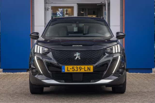 Peugeot e-2008 (2021) thumbnail 3