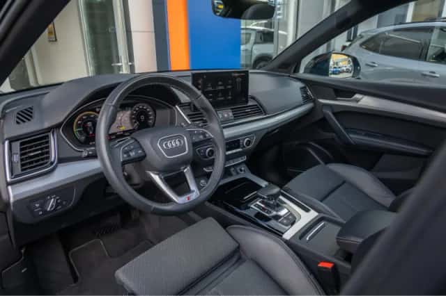 Audi Q5 (2023) thumbnail 2