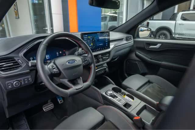 Ford Kuga (2024) thumbnail 2