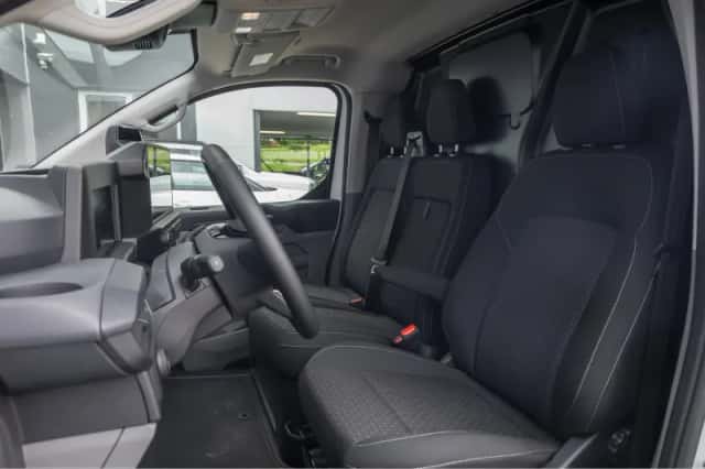 Ford E-Transit Cust (2026) thumbnail 3
