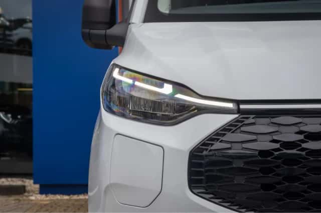 Ford E-Transit Cust (2026) thumbnail 5