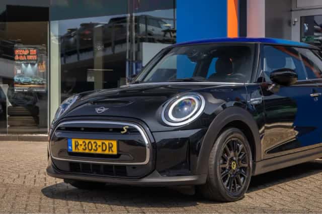 MINI Electric (2022) thumbnail 5
