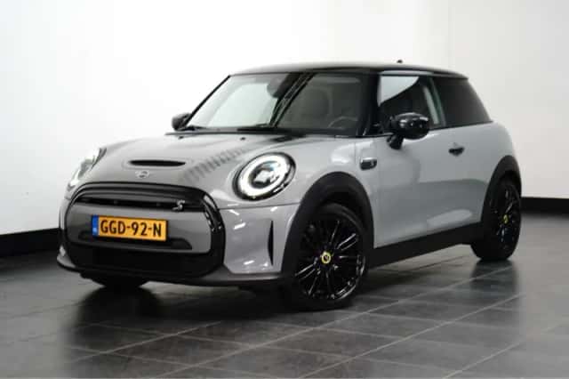 MINI Electric (2021) thumbnail 1