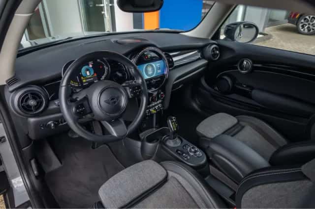 MINI Mini Electric (2021) thumbnail 2