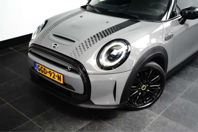 MINI Electric (2021) thumbnail 4