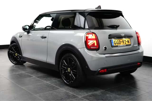 MINI Electric (2021) thumbnail 6