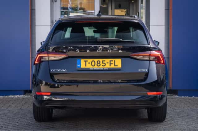 Škoda Octavia (2023) thumbnail 5
