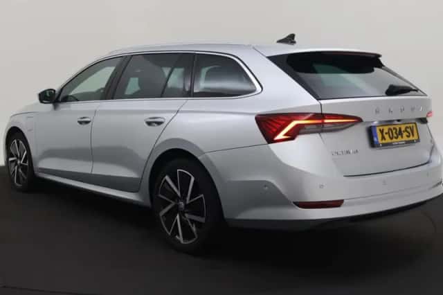 Škoda Octavia (2020) thumbnail 3