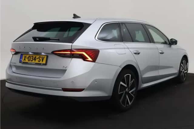 Škoda Octavia (2020) thumbnail 4