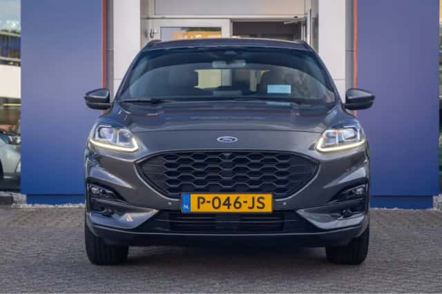 Ford Kuga (2021) thumbnail 3
