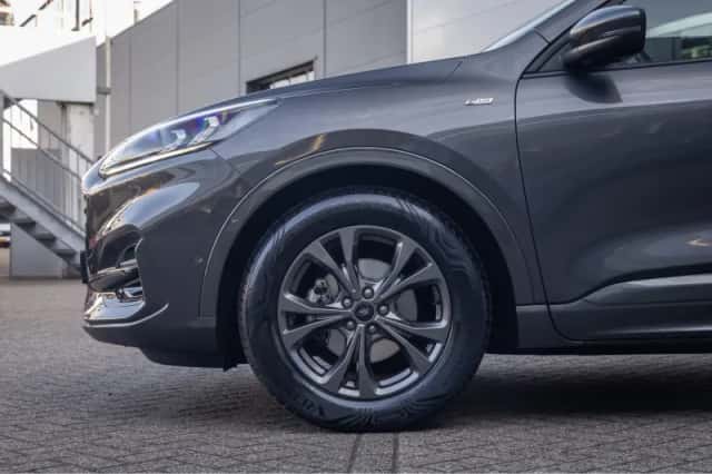 Ford Kuga (2021) thumbnail 6