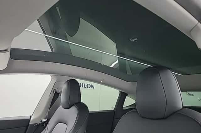 Tesla Model Y (2022) thumbnail 6