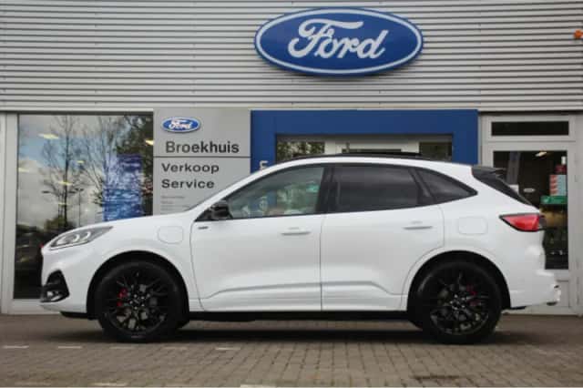Ford Kuga (2024) thumbnail 2