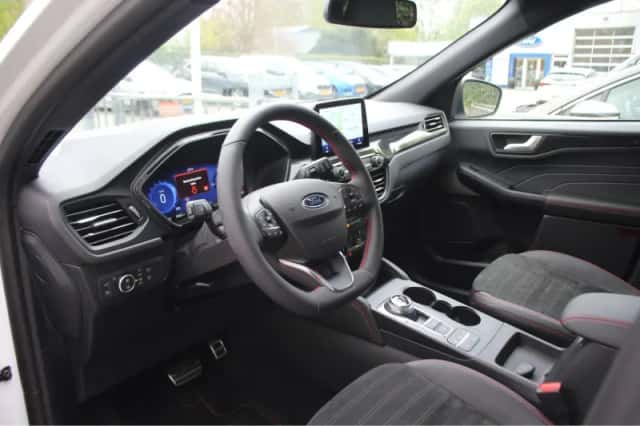 Ford Kuga (2024) thumbnail 4