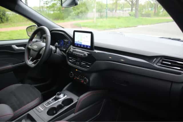 Ford Kuga (2024) thumbnail 6