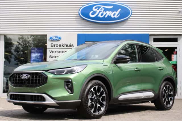 Ford Kuga (2024) thumbnail 1