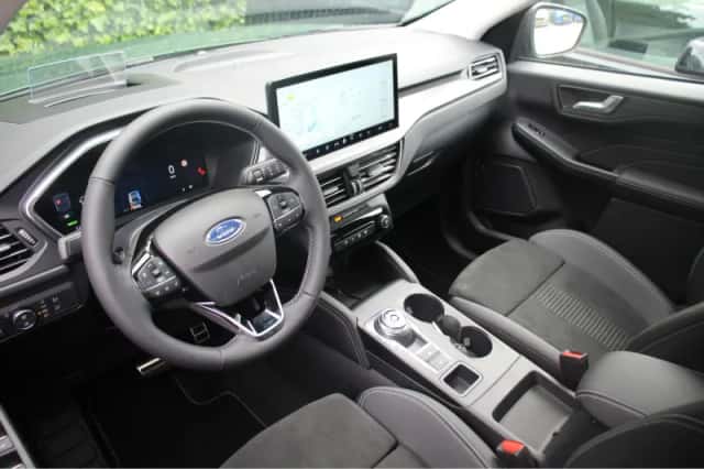 Ford Kuga (2024) thumbnail 4