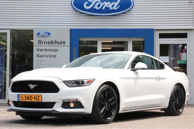Ford Mustang (2017) thumbnail 1