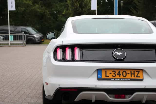 Ford Mustang (2017) thumbnail 9