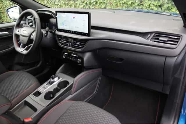 Ford Kuga (2025) thumbnail 4