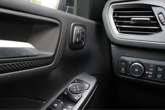 Ford Kuga (2025) thumbnail 25