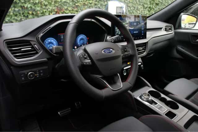 Ford Kuga (2025) thumbnail 4