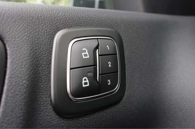 Ford Kuga (2025) thumbnail 10