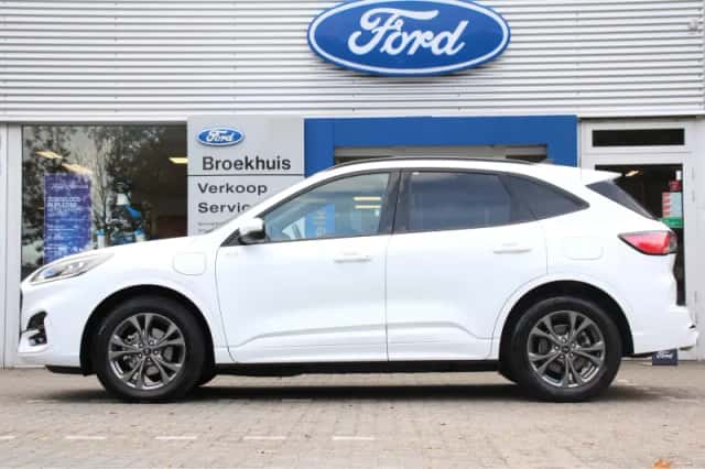 Ford Kuga (2023) thumbnail 2