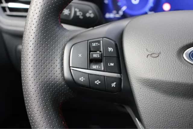 Ford Kuga (2023) thumbnail 17