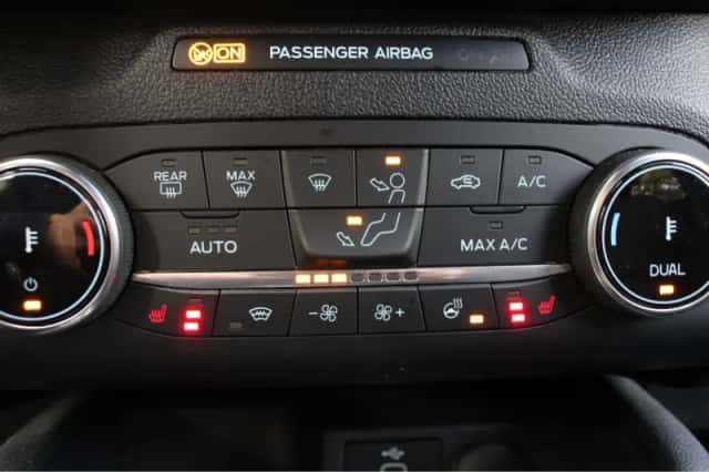 Ford Kuga (2023) thumbnail 23