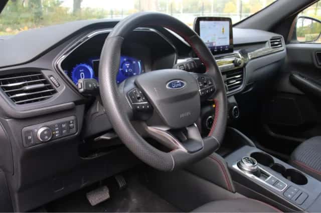 Ford Kuga (2023) thumbnail 4