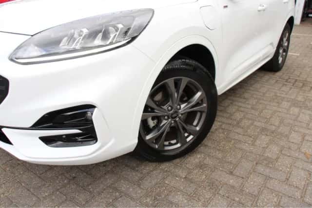 Ford Kuga (2023) thumbnail 38