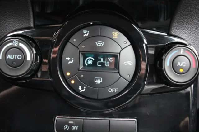 Ford Fiesta (2016) thumbnail 12