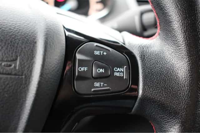 Ford Fiesta (2016) thumbnail 13