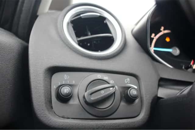 Ford Fiesta (2016) thumbnail 15