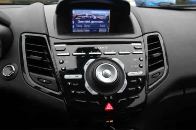 Ford Fiesta (2016) thumbnail 22