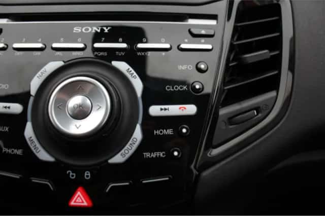 Ford Fiesta (2016) thumbnail 24