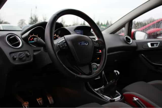 Ford Fiesta (2016) thumbnail 4