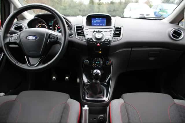 Ford Fiesta (2016) thumbnail 5